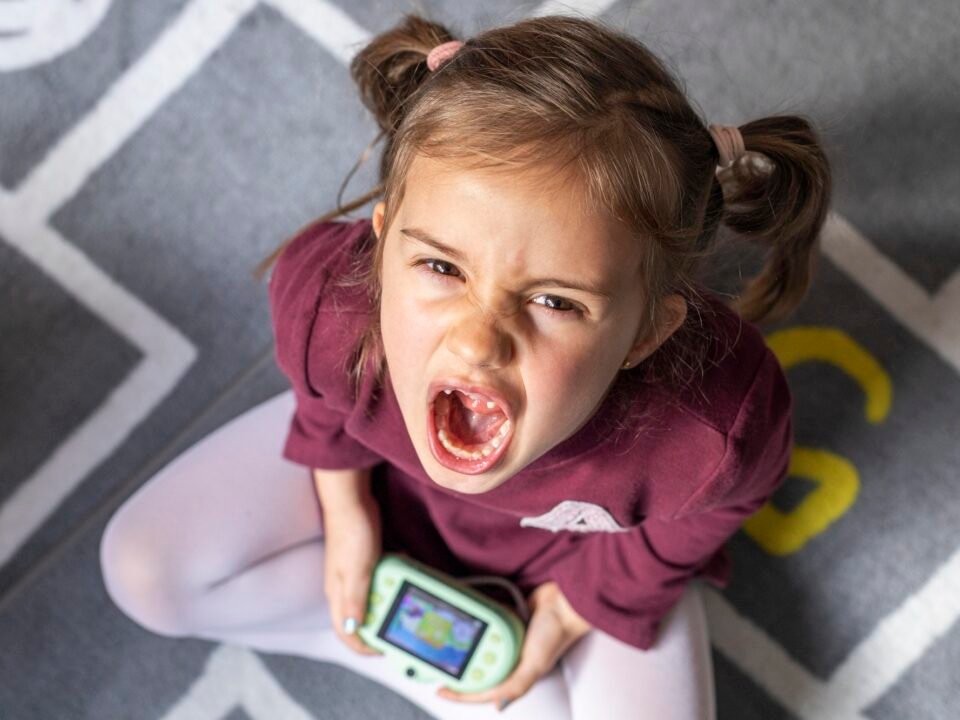 طرق تهدئة نوبات الغضب عند الطفل وكيفية التعامل